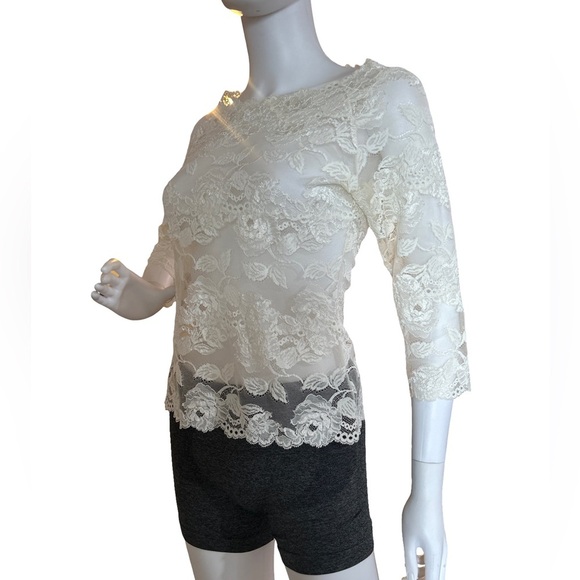 JOSIE NATORI
Imagine Allover
Lace Top Color: Warm White size M/L 
Good condition - Picture 5 of 13